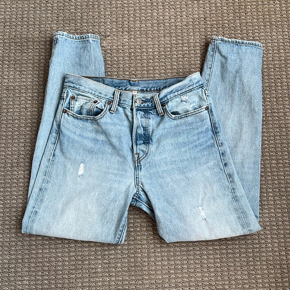 Women’s Levi’s Distressed Jeans